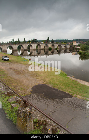 Ponte sopra la Creuse a Cartesio in Indre et Loire regione della Francia Foto Stock