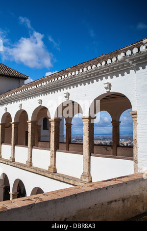 Galleria arcuata windows del Sud Pavillon del Generalife nel complesso Alhambra Foto Stock