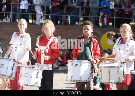 Gli alunni a un australiano la scuola primaria eseguire arte e danza al loro annuale open day per i genitori,Sydney , Australia Foto Stock