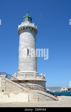 Faro di pietra o Pietra Calcarea, Phare de Sainte Marie (1855), all'ingresso del porto di Marsiglia o del porto di Marsiglia Francia Foto Stock