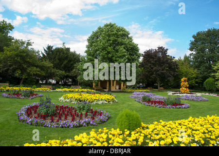 Vista dei giardini Jepshon e i suoi fiori in Leamington Spa Foto Stock