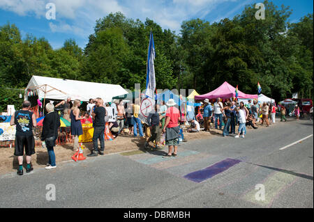 Balcombe, West Sussex, Regno Unito. 03 Ago, 2013. Manifestanti contro Fracking e Cuadrilla la perforazione esplorativa per olio e gas in Balcombe, Sussex, Credito: Prixnews/Alamy Live News Foto Stock