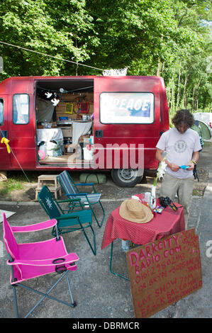 Balcombe, West Sussex, Regno Unito. 03 Ago, 2013. Protester e van contro Fracking e Cuadrilla la perforazione esplorativa per olio e gas in Balcombe, Sussex, Credito: Prixnews/Alamy Live News Foto Stock