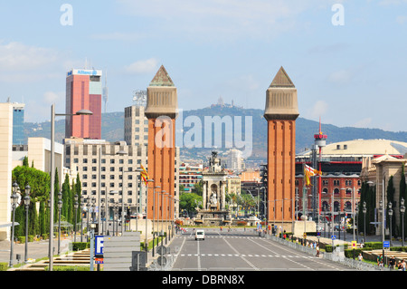 Vista della famosa Plaça d'Espanya, uno della Barcellona più importanti piazze. Foto Stock