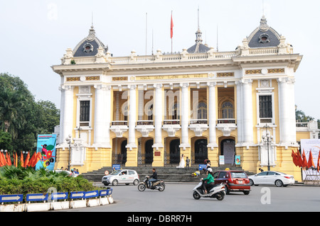 HANOI, Vietnam - Hanoi Opera House in stile coloniale francese, in Hoan Kiem district di Hanoi, Vietnam. Foto Stock