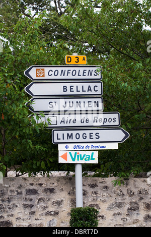 Francese in signpost Oradour-sur-Glane. Foto Stock