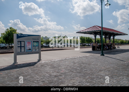 I passeggeri Amtrak stazione ferroviaria a Fresno, California USA Foto Stock