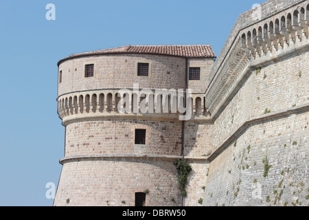 Antica torre di San Leo, città medievale in Romagna, Italia Foto Stock