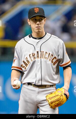 3 agosto 2013 - San Pietroburgo, FL, Stati Uniti d'America: San Francisco Giants a partire lanciatore Tim Lincecum (55) durante il Major League Baseball gioco d'azione tra i San Francisco Giants e il Tampa Bay Rays al Tropicana Campo in St Petersburg, FL. Foto Stock