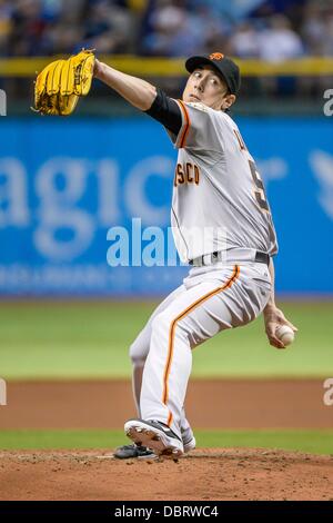 3 agosto 2013 - San Pietroburgo, FL, Stati Uniti d'America: San Francisco Giants a partire lanciatore Tim Lincecum (55) durante il Major League Baseball gioco d'azione tra i San Francisco Giants e il Tampa Bay Rays al Tropicana Campo in St Petersburg, FL. Foto Stock