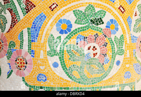 Mosaico colorato in Barcellona, Spagna Foto Stock