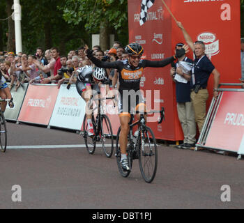 Londra, Regno Unito. 03 Ago, 2013. Prudential Ride London - Grand Prix Event - Laura Trott - Womens Grand Prix gara Credito: Duncan Penfold/Alamy Live News Foto Stock