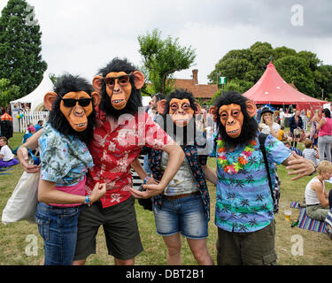 Hertforshire, UK, 03/08/2013 : Standon Calling Festival. Atmosfera, i partecipanti in costume a tema di 'esecuzione lontano dal Circus'. Foto di Julie Edwards Foto Stock