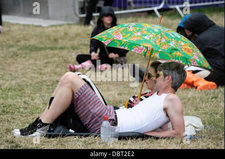 Hertfordshire, Regno Unito, 03/08/2013 : Standon Calling Festival. Atmosfera, i partecipanti in costume a tema di 'esecuzione lontano dal Circus'. Foto di Julie Edwards Foto Stock