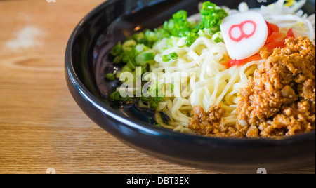 Noodle con massa piccante salsa di maiale giapponese di stile alimentare Foto Stock