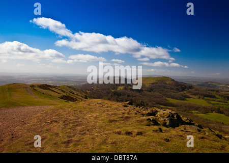 Guardando verso sud dalla vetta della collina di Pinnacle verso British Camp nella Malvern Hills, Herefordshire, England, Regno Unito Foto Stock