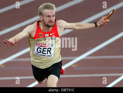 FILE - un file foto datata 01 luglio 2012 mostra l'atleta tedesco Jakubczyk Lucas durante il 4x100m relè presso il Campionato Europeo di Atletica a Helsinki in Finlandia. Il suo focus è il 100 metri - con il tedesco del team di relè alla Coppa del mondo, egli vuole fare un tuffo a Mosca. Foto: Michael Kappeler Foto Stock