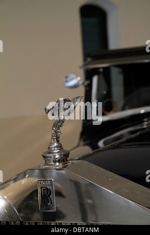 " Lo Spirito di ecstasy ' ornamento del cofano su un 1935 Rolls-Royce 20/25 a Franschhoek Motor Museum. Foto Stock