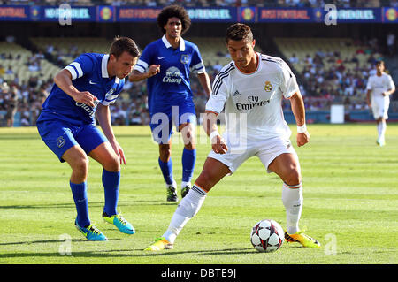 Los Angeles, California, USA. Il 3° agosto 2013. Il 3 agosto 2013 a Los Angeles, California: Real Madrid avanti Cristiano Ronaldo (7) sposta la sfera in azione durante il Match 5 del Guinness International Champions Cup Soccer Game tra Everton e Real Madrid al Dodger Stadium il 3 agosto 2013 a Los Angeles, California. Rob Carmell/CSM/Alamy Live News Foto Stock