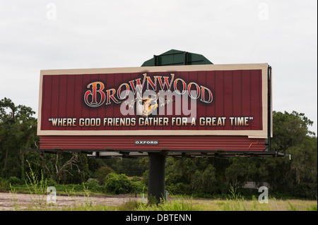 Visto prima dell'entrata di Brownwood nei villaggi, Florida. Un campo da golf per il pensionamento comunità per adulti 55 e sopra. Foto Stock