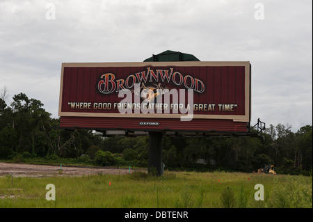 Visto prima dell'entrata di Brownwood nei villaggi, Florida. Un campo da golf per il pensionamento comunità per adulti 55 e sopra. Foto Stock