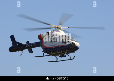 Trinity House MD900 elicottero conduce un volo su Salisbury Plain Foto Stock