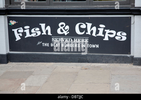 Pesce e Patatine segno a Greenwich Tavern Pub; Londra, England, Regno Unito Foto Stock