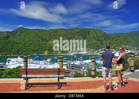 Vista della città e del porto di Picton Queen Charlotte Sound, Marlborough Sounds, regione di Marlborough, Isola del Sud, Nuova Zelanda Foto Stock