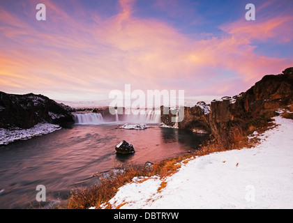 Cascate Godafoss presso sunrise, Islanda, regioni polari Foto Stock