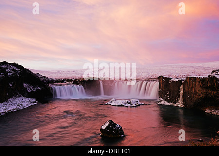 Cascate Godafoss presso sunrise, Islanda, regioni polari Foto Stock