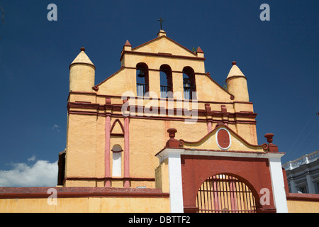 Tempio di San Nicola, costruita tra il 1613 e il 1621, San Cristobal de las Casas, Chiapas, Messico, America del Nord Foto Stock