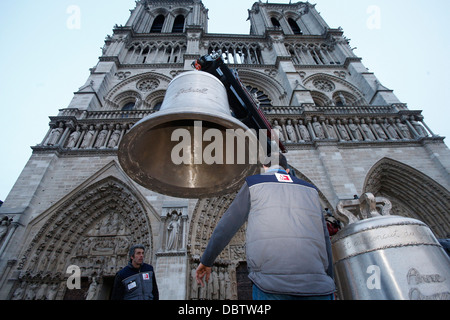 Arrivo del nuovo Suono di campana per l'850° anniversario, Notre Dame de Paris, Parigi, Francia, Europa Foto Stock