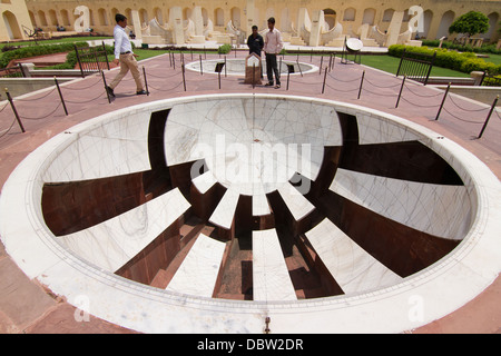 Il Jantar Mantar astronomical giardini in Jaipur India Foto Stock