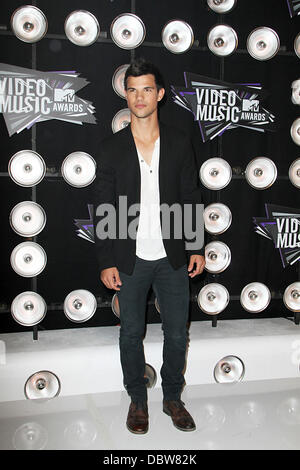 Taylor Lautner 2011 MTV Video Music Awards tenutosi presso la Live - Gli arrivi di Los Angeles, California - 28.08.11 Foto Stock