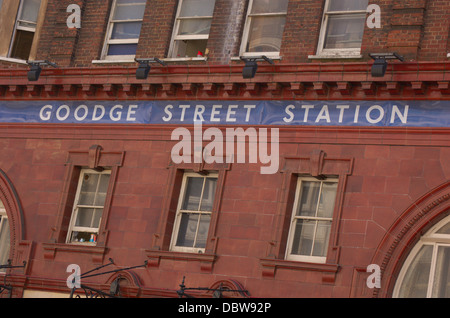 Facciata di Goodge Street Station di Londra, Inghilterra Foto Stock