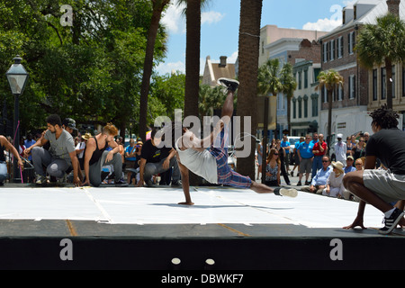 Karfig Brasil maschio gruppo di danza. Foto Stock