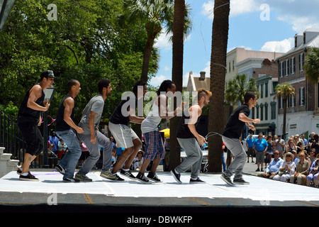 Karfig Brasil maschio gruppo di danza. Foto Stock