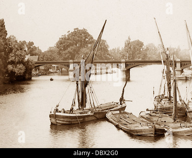 Il fiume Tamigi da Kingston Bridge periodo Vittoriano Foto Stock