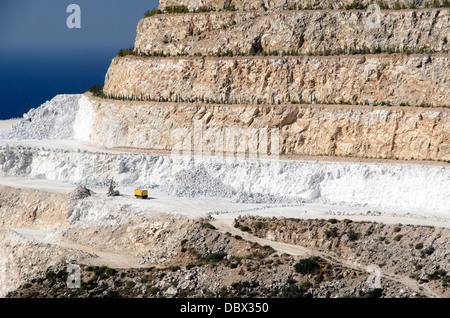 Cava di marmo lungo la baia Mirabello - Crete, Grecia Foto Stock