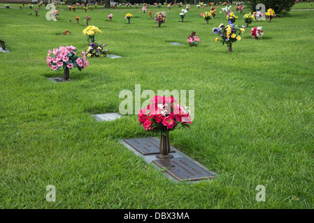 Cimitero fiori a McLane Riverview Memorial Gardens Valdosta Georgia. Foto Stock