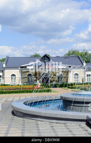 Fontana nei giardini del centro termale di Druskininkai, Lituania, Europa Foto Stock