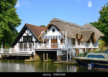 Casa di paglia sul lungofiume da Goring serratura, Goring-on-Thames, Oxfordshire, England, Regno Unito Foto Stock