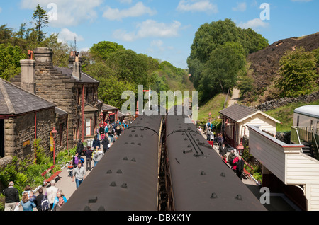 Gran Bretagna, Inghilterra, Goathland, North Yorkshire Moors Railway, treno stazione ferroviaria Foto Stock