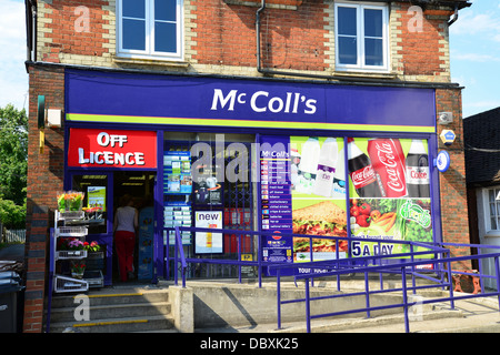 McColl's giornalaio, High Street, Goring-on-Thames, Oxfordshire, England, Regno Unito Foto Stock