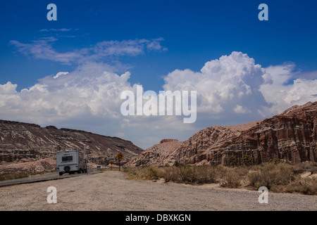 Umidità tropicale che proviene da Baja Messico crea deserto temporali nella Owens Valley della California Foto Stock