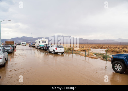 Umidità tropicale che proviene da Baja Messico crea deserto temporali nella Owens Valley della California Foto Stock