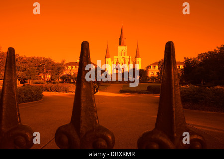 Ringhiere IN GHISA Jackson Square nel quartiere francese e il centro cittadino di New Orleans in Louisiana USA Foto Stock