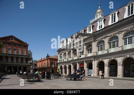 PRESBYTERE & SAINT LOUIS CATTEDRALE Jackson Square nel quartiere francese e il centro cittadino di New Orleans in Louisiana USA Foto Stock