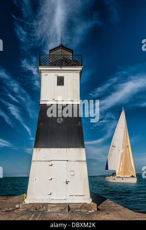 La Erie Pier Head Light House all'entrata di Erie Bay, Presque Isle State Park,Erie in Pennsylvania Foto Stock