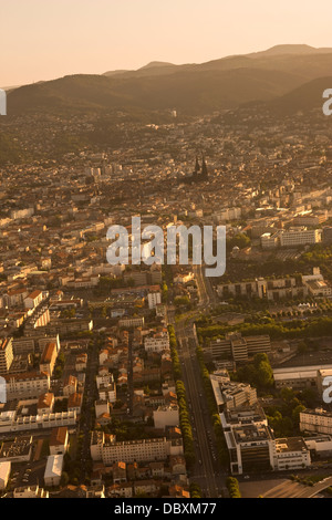 Il centro della città di Clermont-ferrand PUY DE DOME AUVERGNE FRANCIA Foto Stock